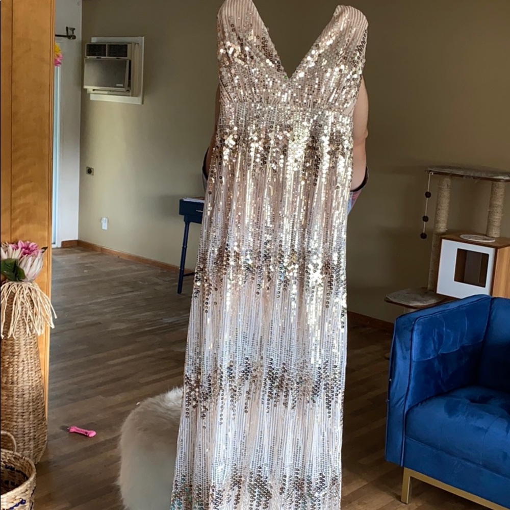 Dress - Picture 2 of 3